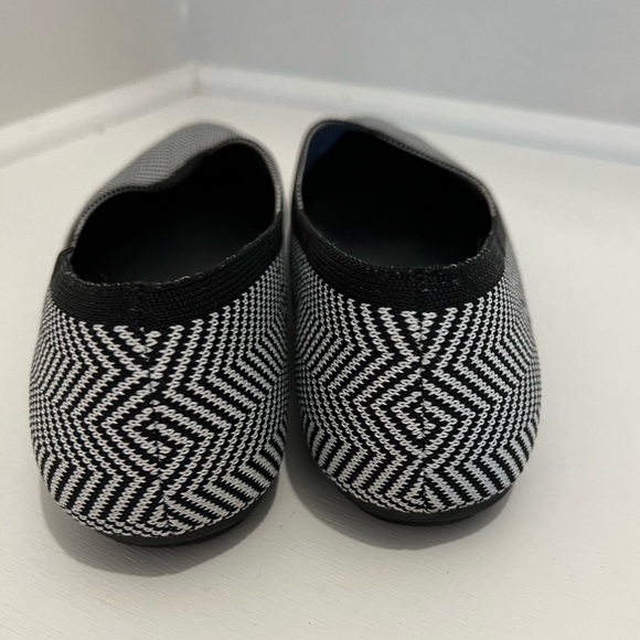 Kelly & Katie: Pointed Toe Flat - Picture 4 of 6